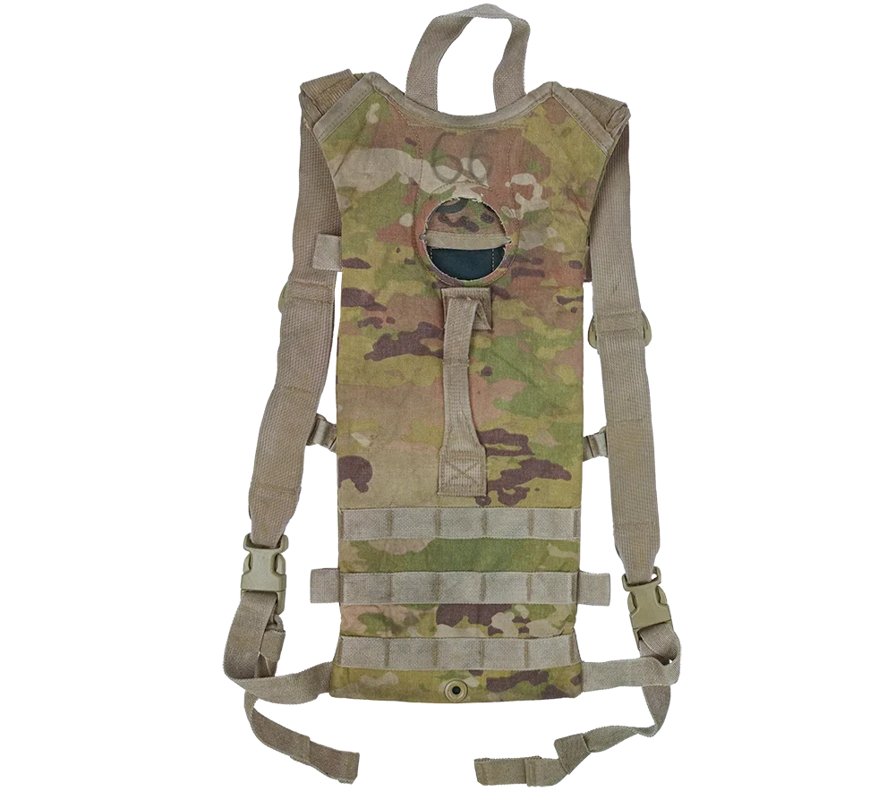 未使用品　米軍　実物　 MULTICAM HYDRATION CARRIER CMP1369-